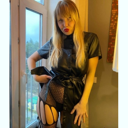 M��y    ���  ��� ���� ������